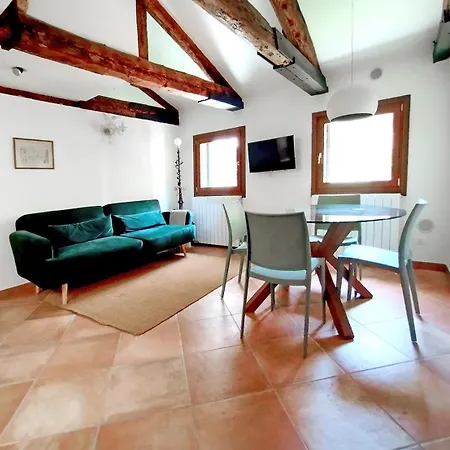 A With A View * Velence