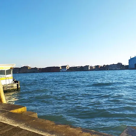 アパート A With A View